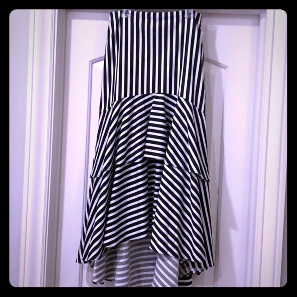NWT Banana Republic high low skirt. Size 2 (or 4)
